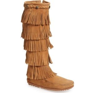 Minnetonka 5-Layer Fringe Boot